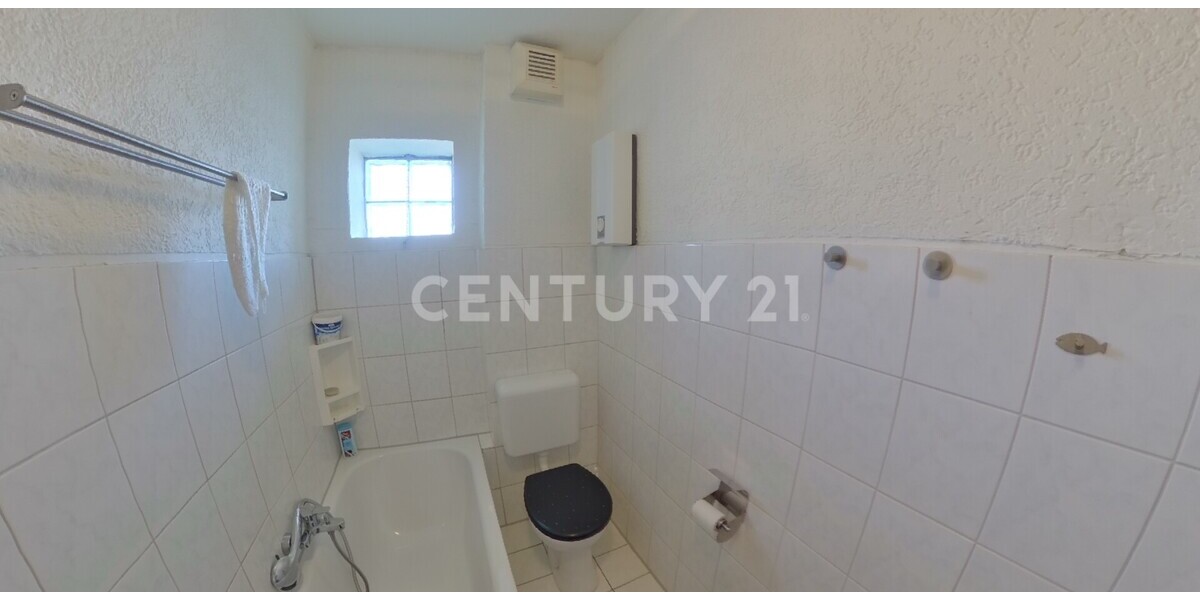 Badezimmer (1. OG links)